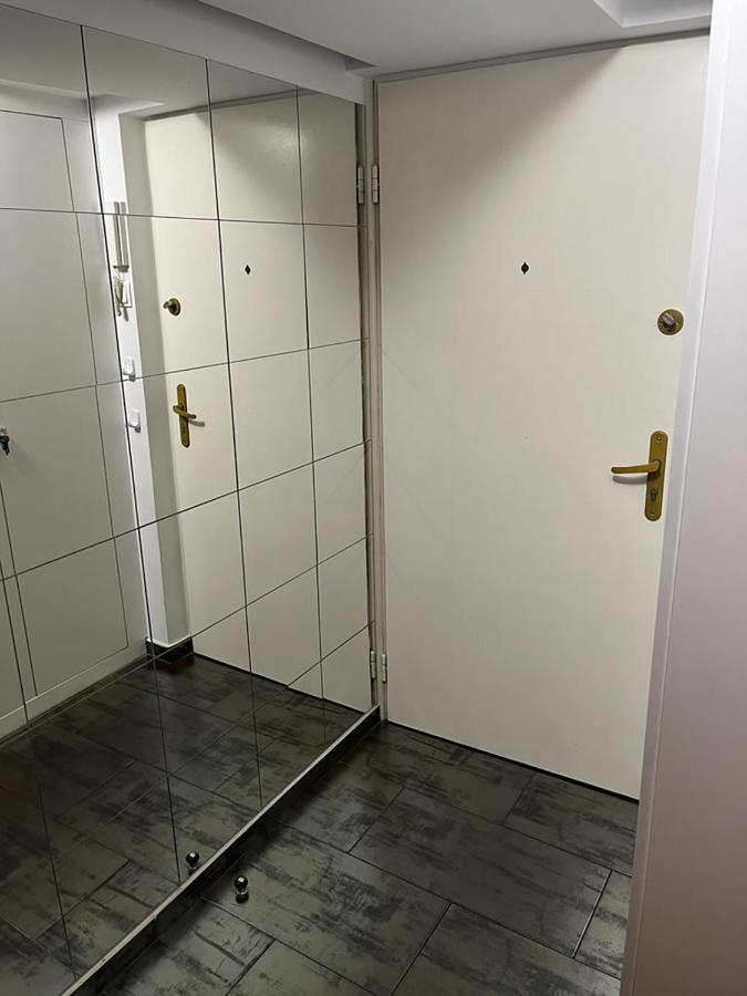 Labo Apartment Chmielna Варшава Екстер'єр фото